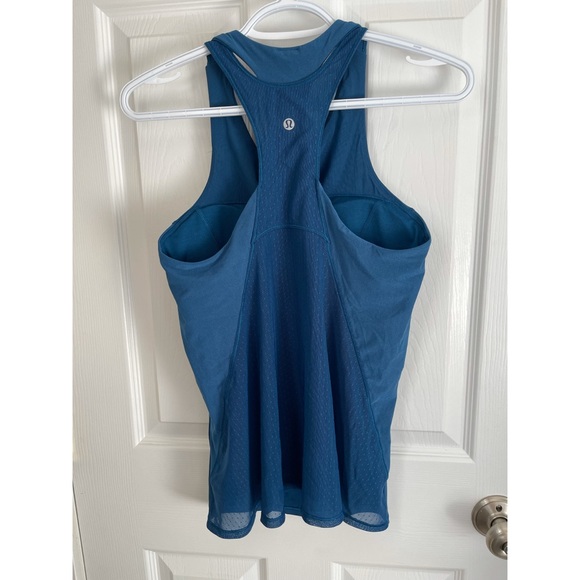 Lululemon tank size 4 or 6 - Picture 2 of 2